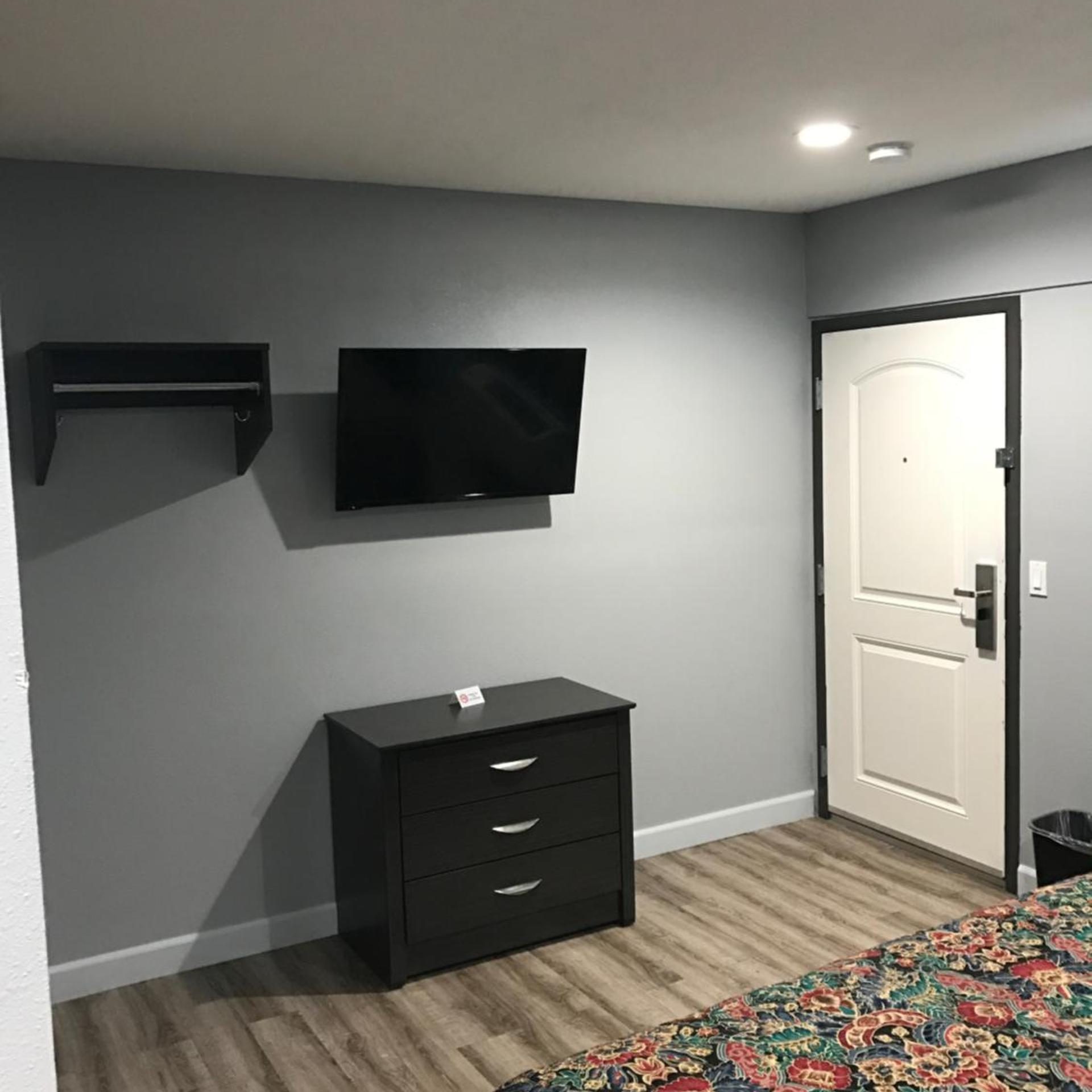 Empire Inn Motel 8/30