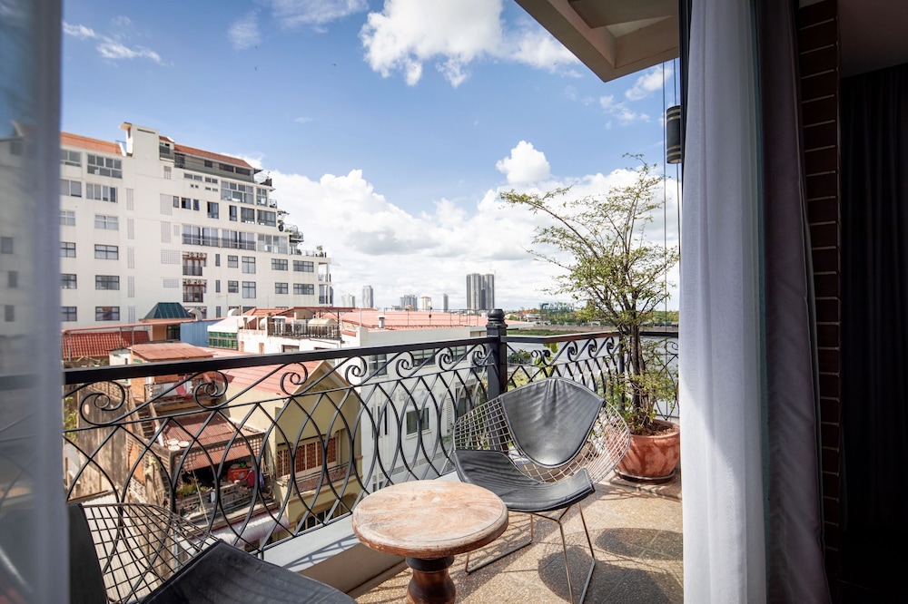 Ohana Phnom Penh Palace Hotel 38/56