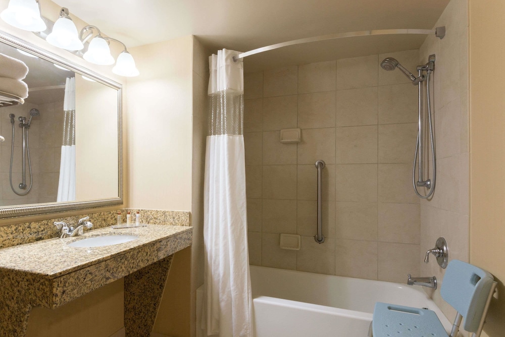 Wingate By Wyndham Dayton - Fairborn 14/15