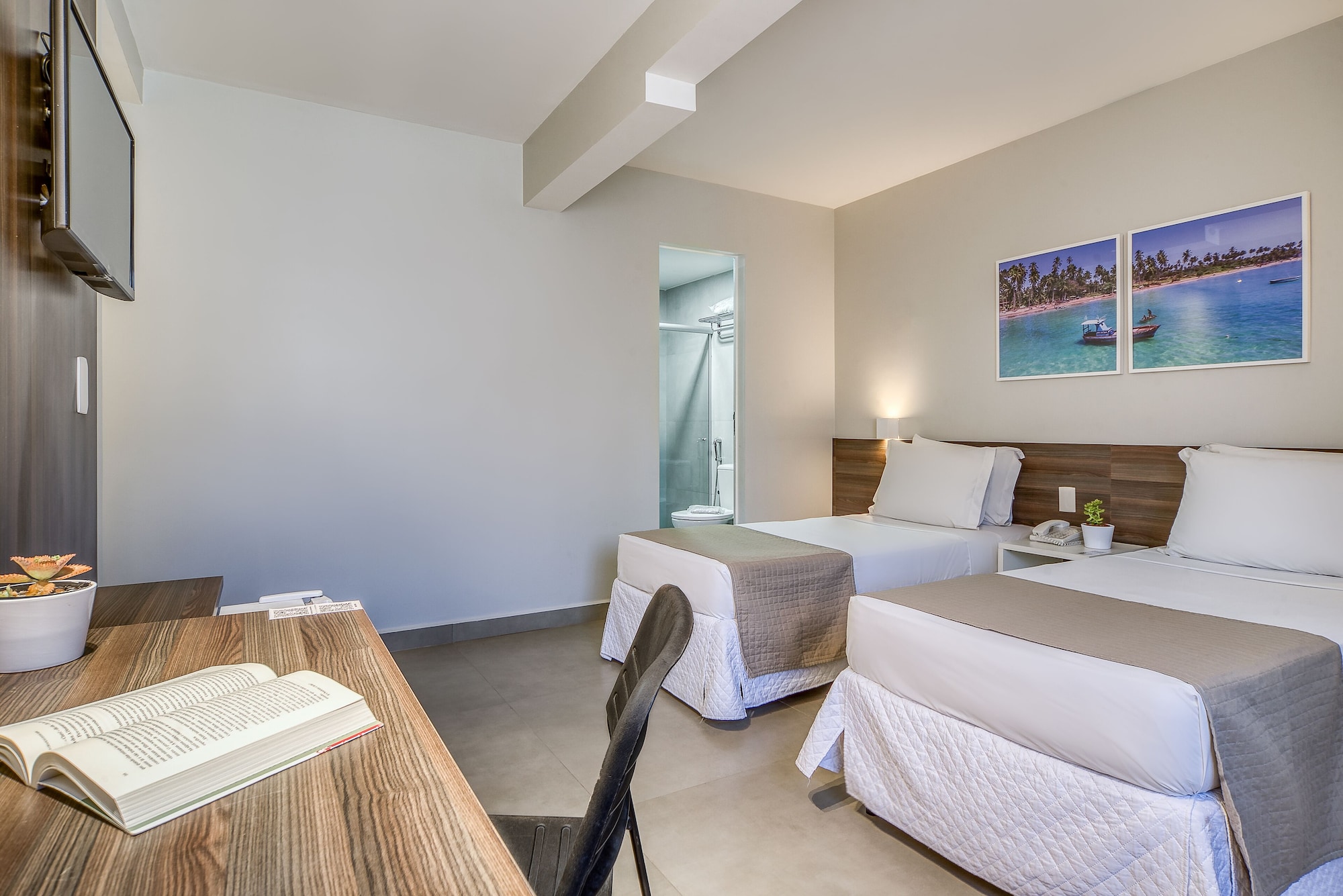 غرفة سوبيريور بسرير مزدوج وسرير فردي بإطلالة على المدينة، Tambaqui Praia Hotel 4/6