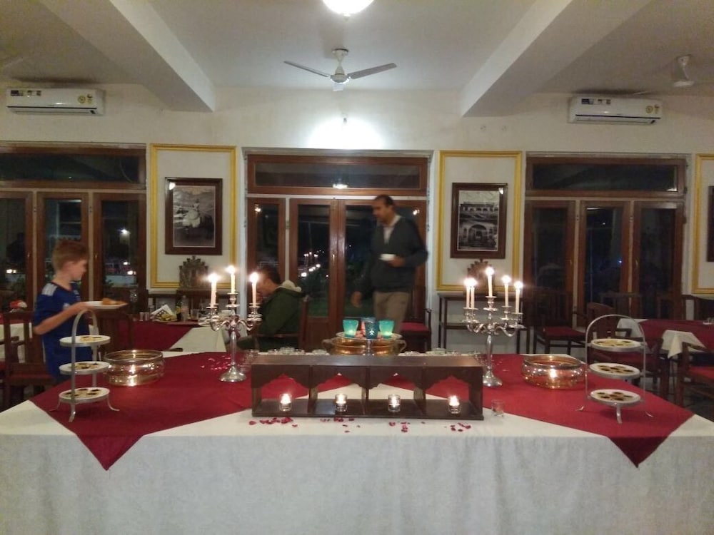 Bhanwar Vilas Palace 48/56