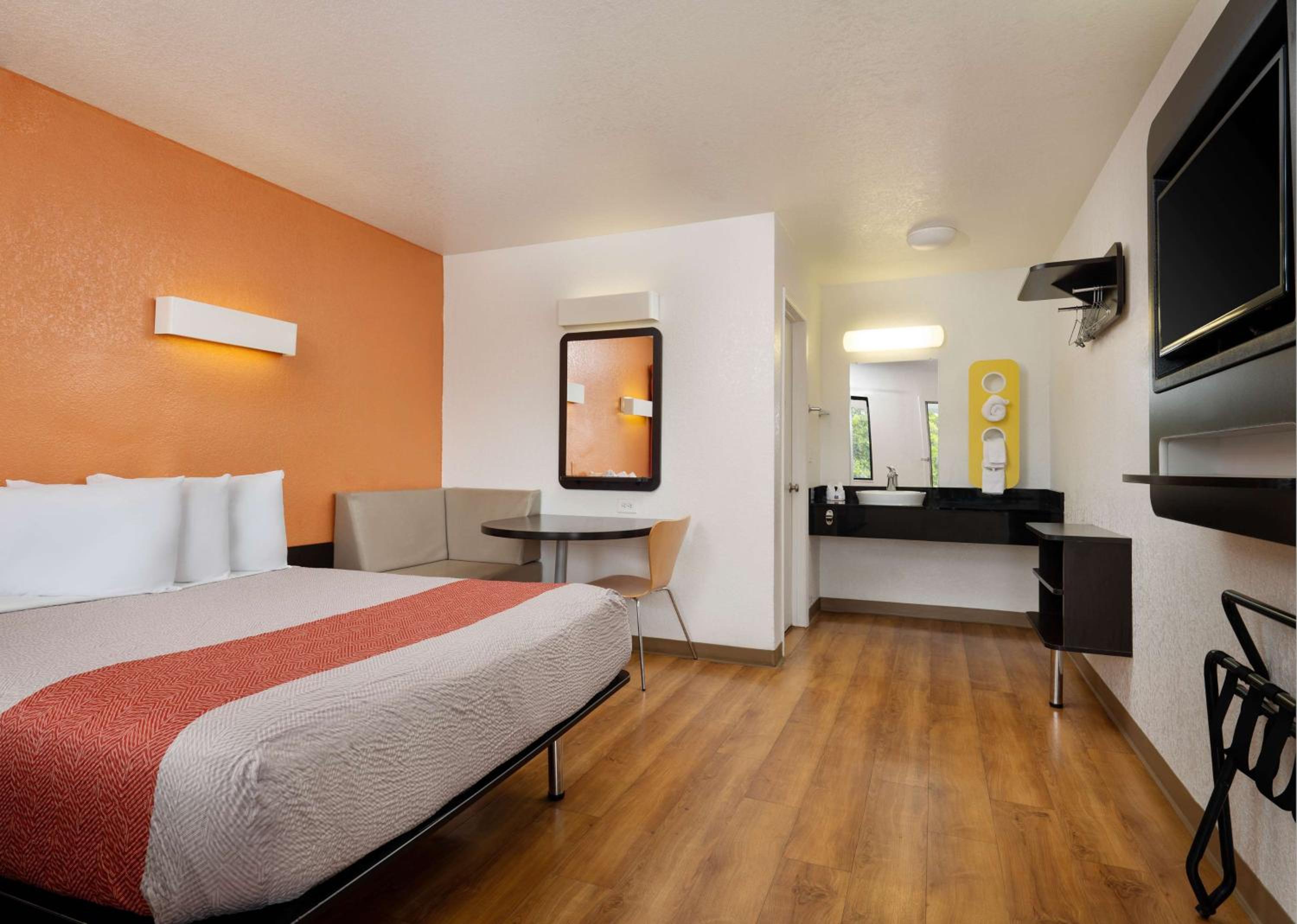 Room, Queen Bed