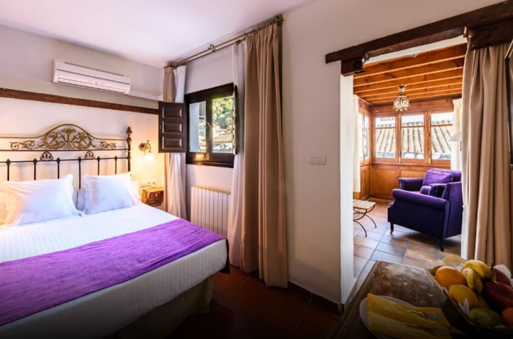 ALHAMBRA, SUPERIOR, DOUBLE BED, CITY VIEW