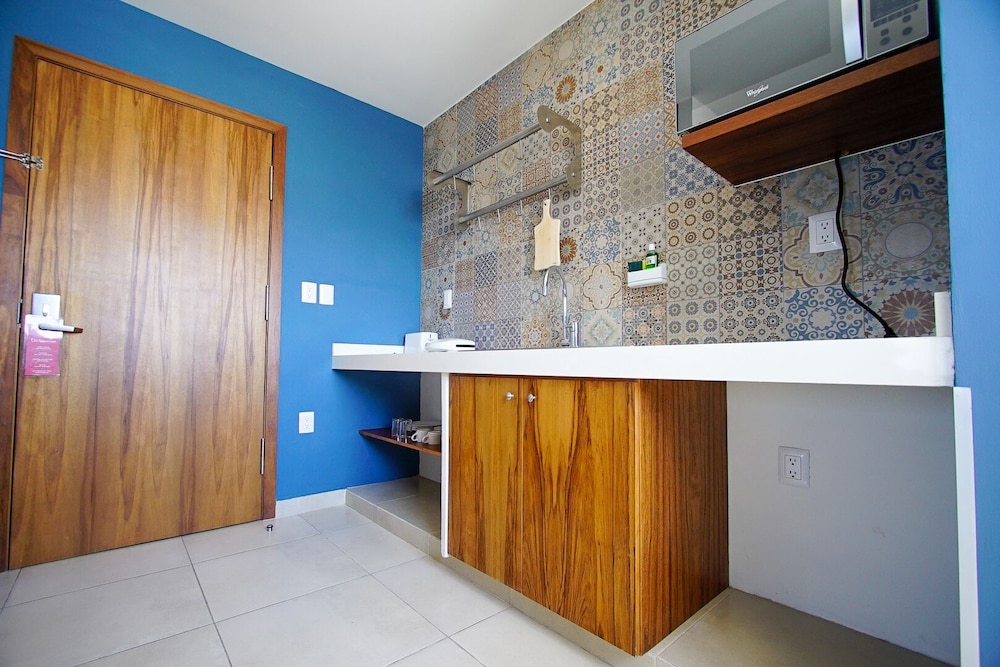 Hotel & Suites Clipperton 65/66