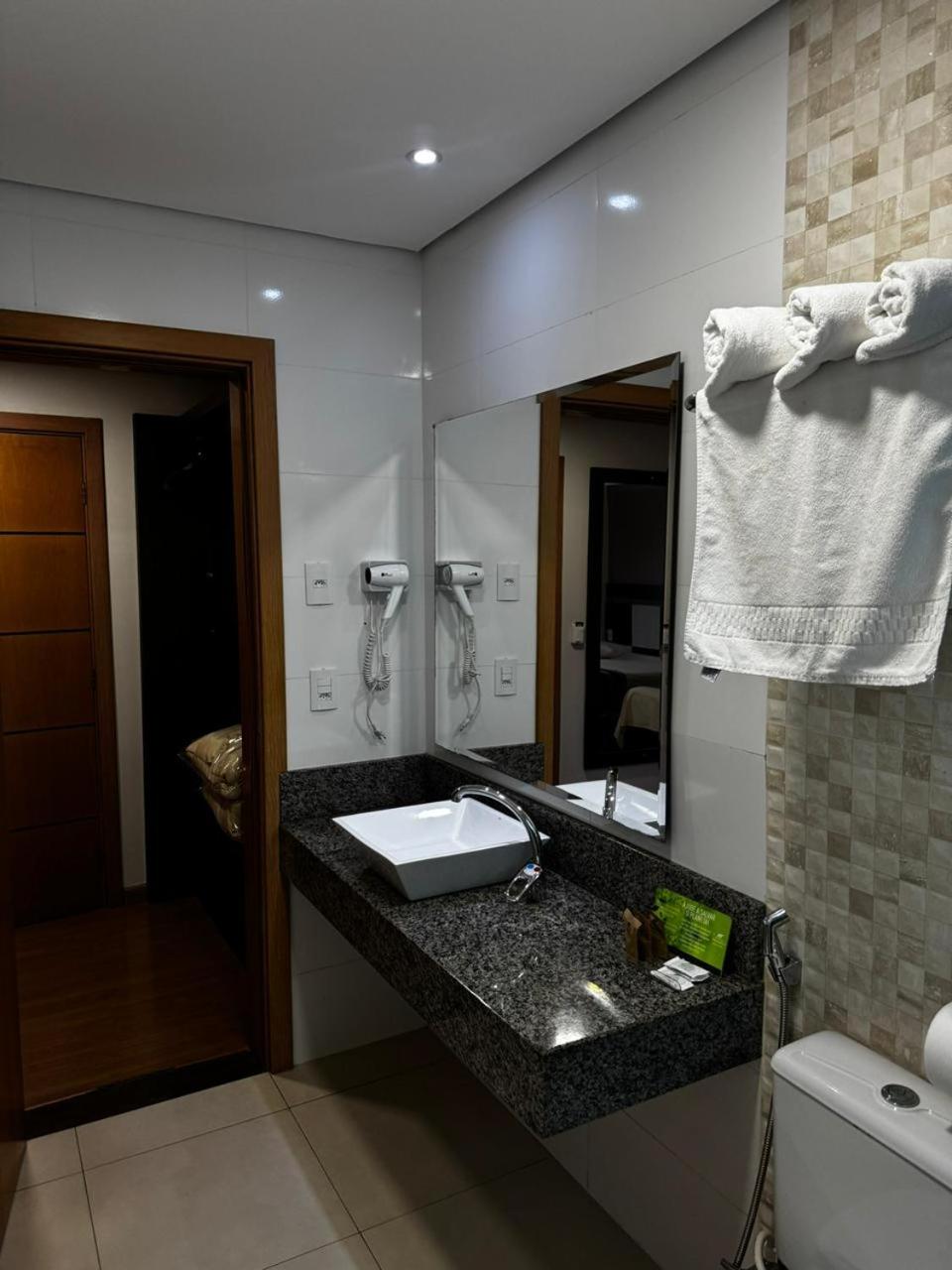 Maestro Premium Hotel 52/54