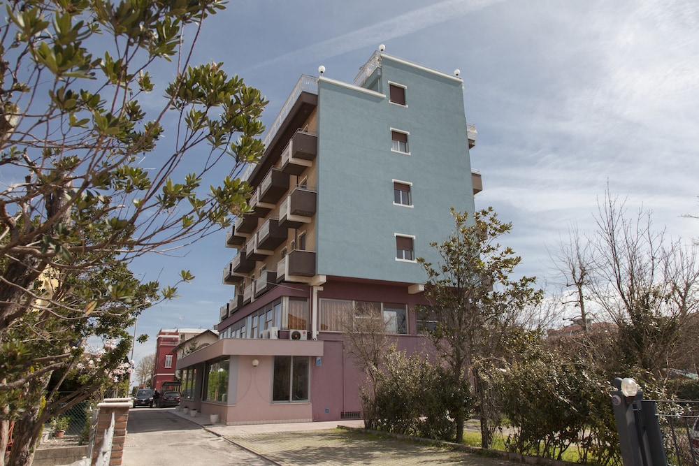 Hotel Concorde 2/50
