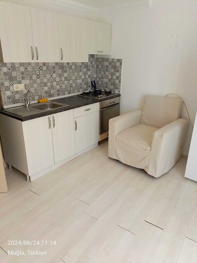 Mia Hill Suites 22/40