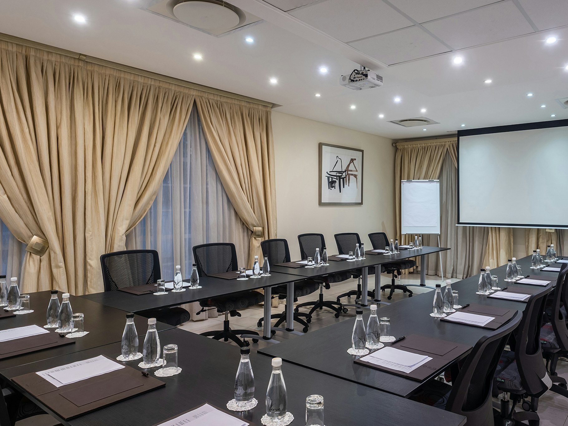10 2nd Avenue Boutique Hotel 45/56