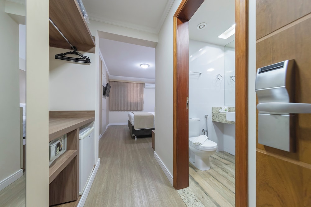Thomasi Hotel Londrina 35/36