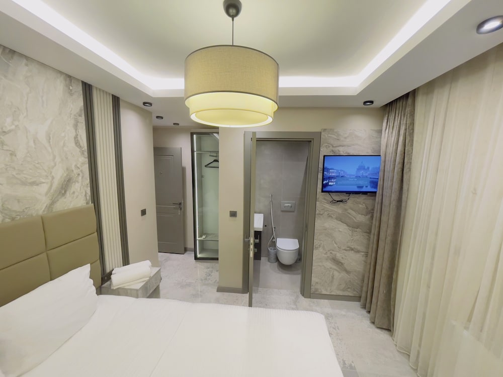 Aymira Suites 8/40