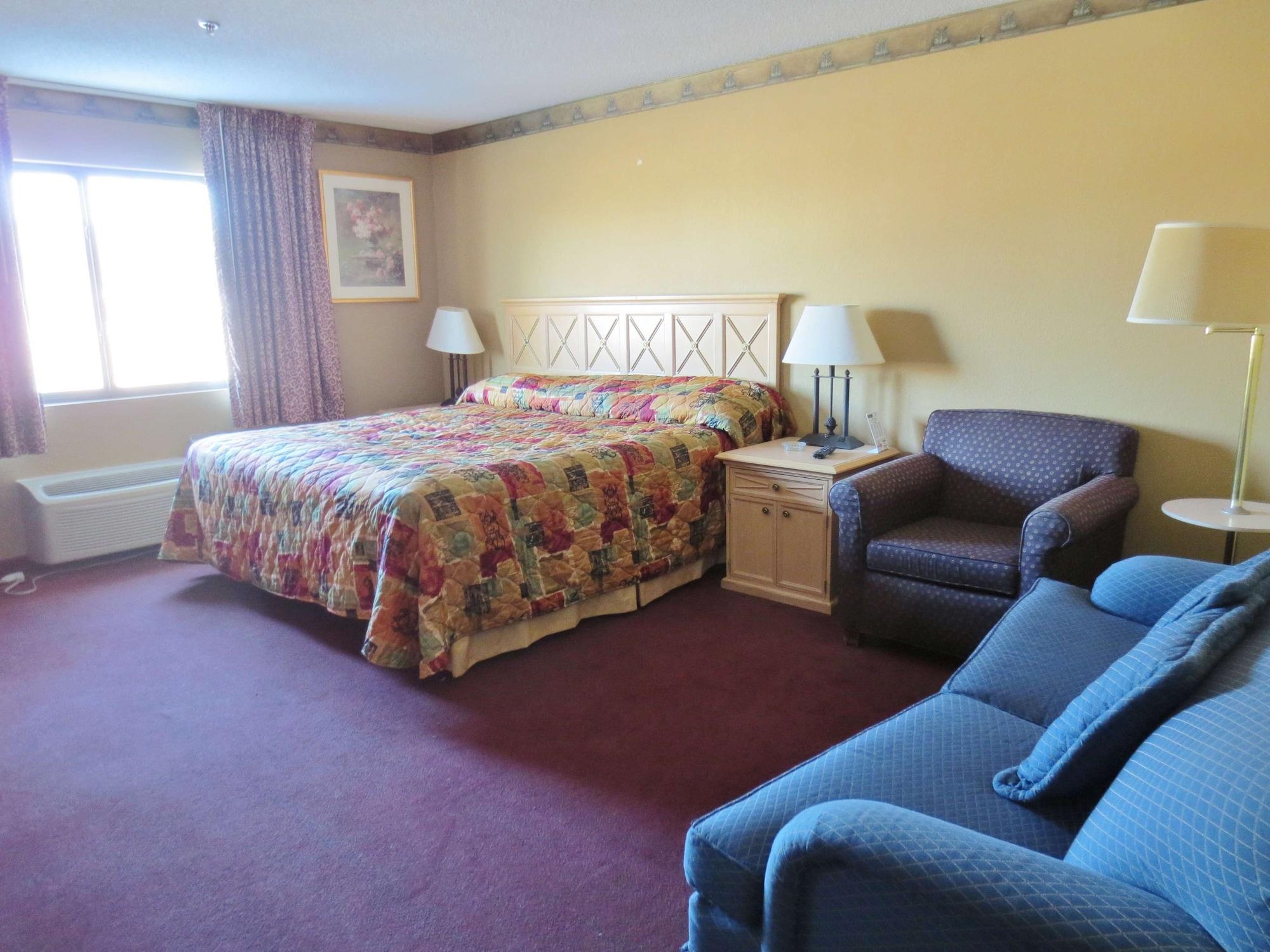 Days Inn & Suites by Wyndham Caseyville 15/20