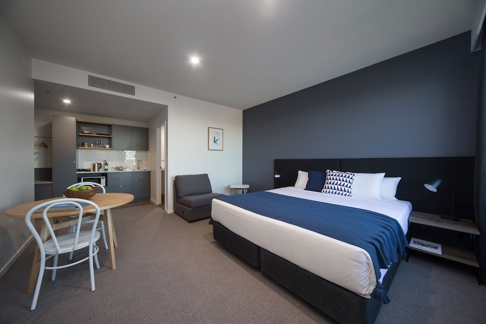 Mantra MacArthur Hotel 26/75