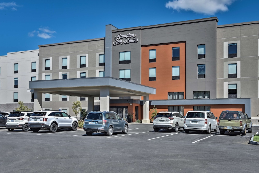 Hampton Inn and Suites Keene 3/47