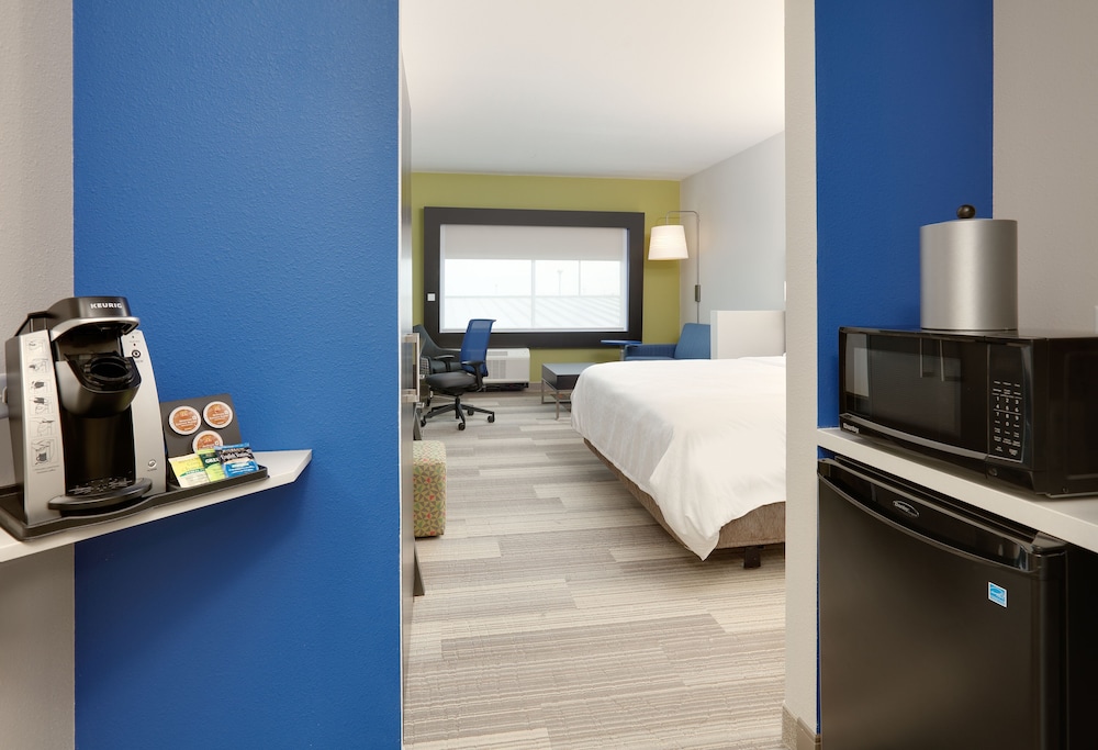Holiday Inn Express Kermit 19/40