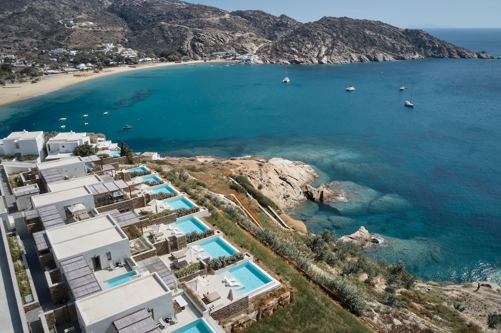 Ios Grand Pool Suites 36/50