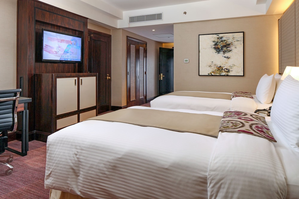 Diamond Hotel Philippines 14/68