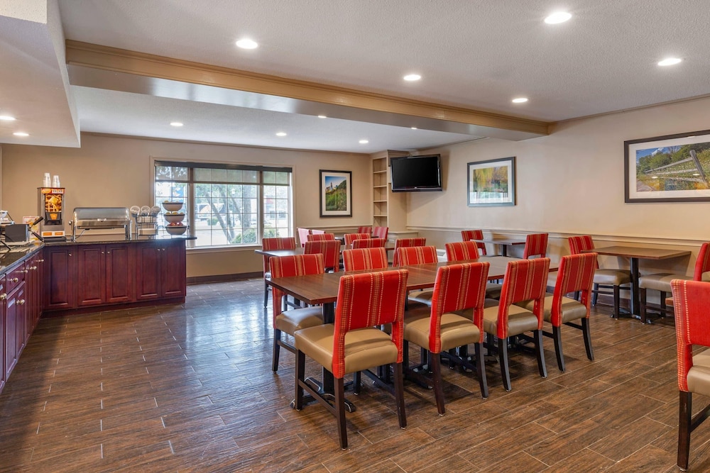 MainStay Suites Foxboro - Mansfield 34/37