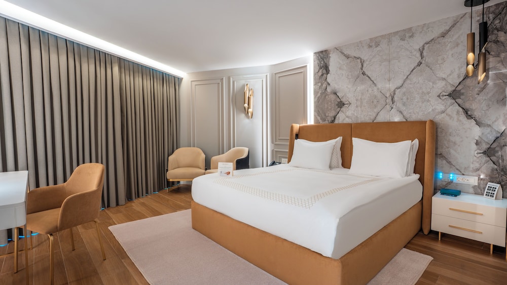 Qlusive Hotel 13/50