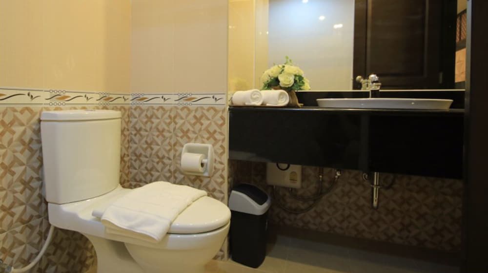 Phuket Chinoinn Hotel 64/65
