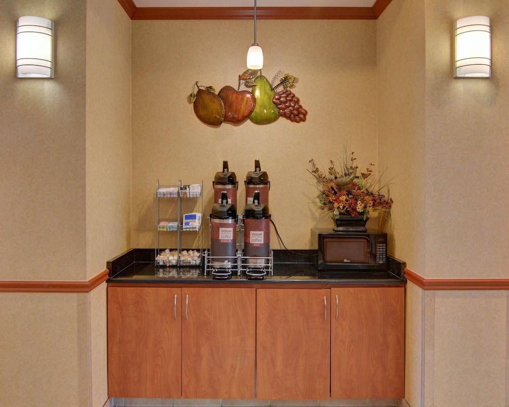 Quality Suites Near Cedar Creek Lake Mabank, TX 35/42