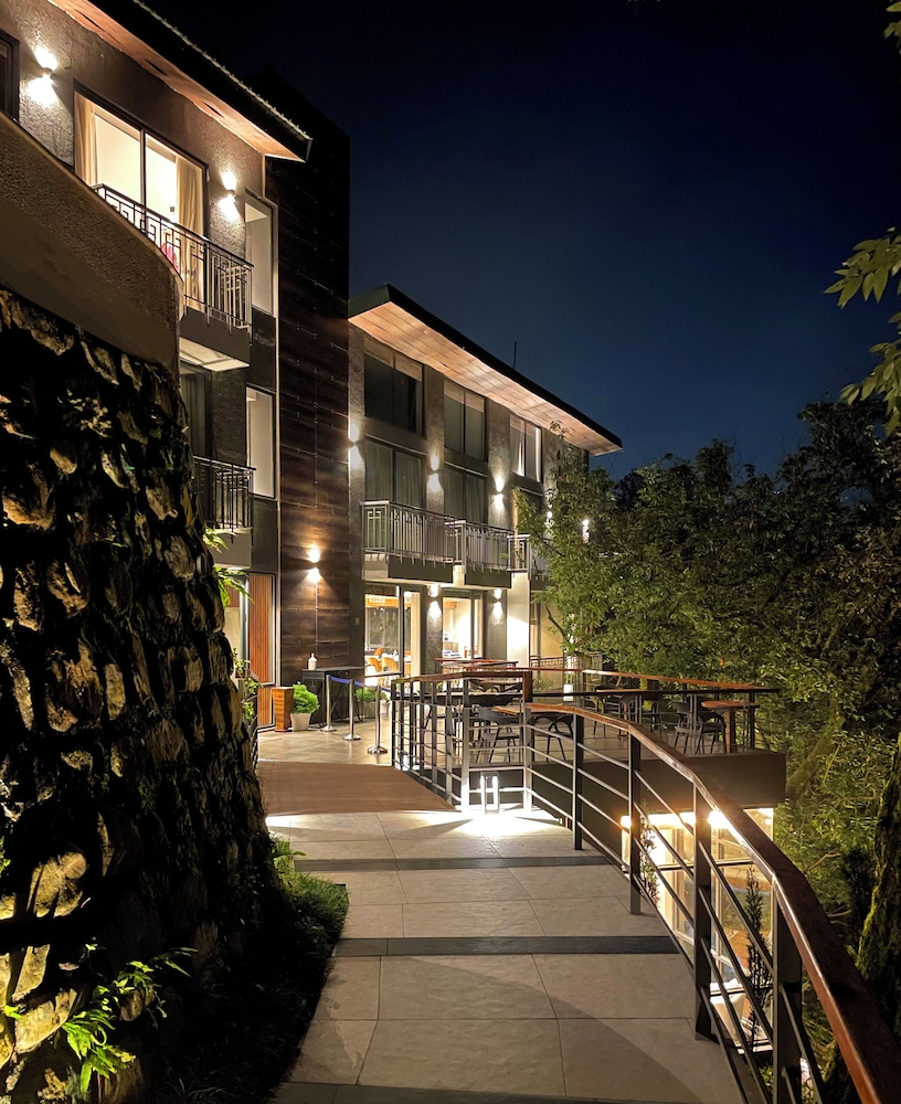 The Rosefinch Sarovar Portico 3/40