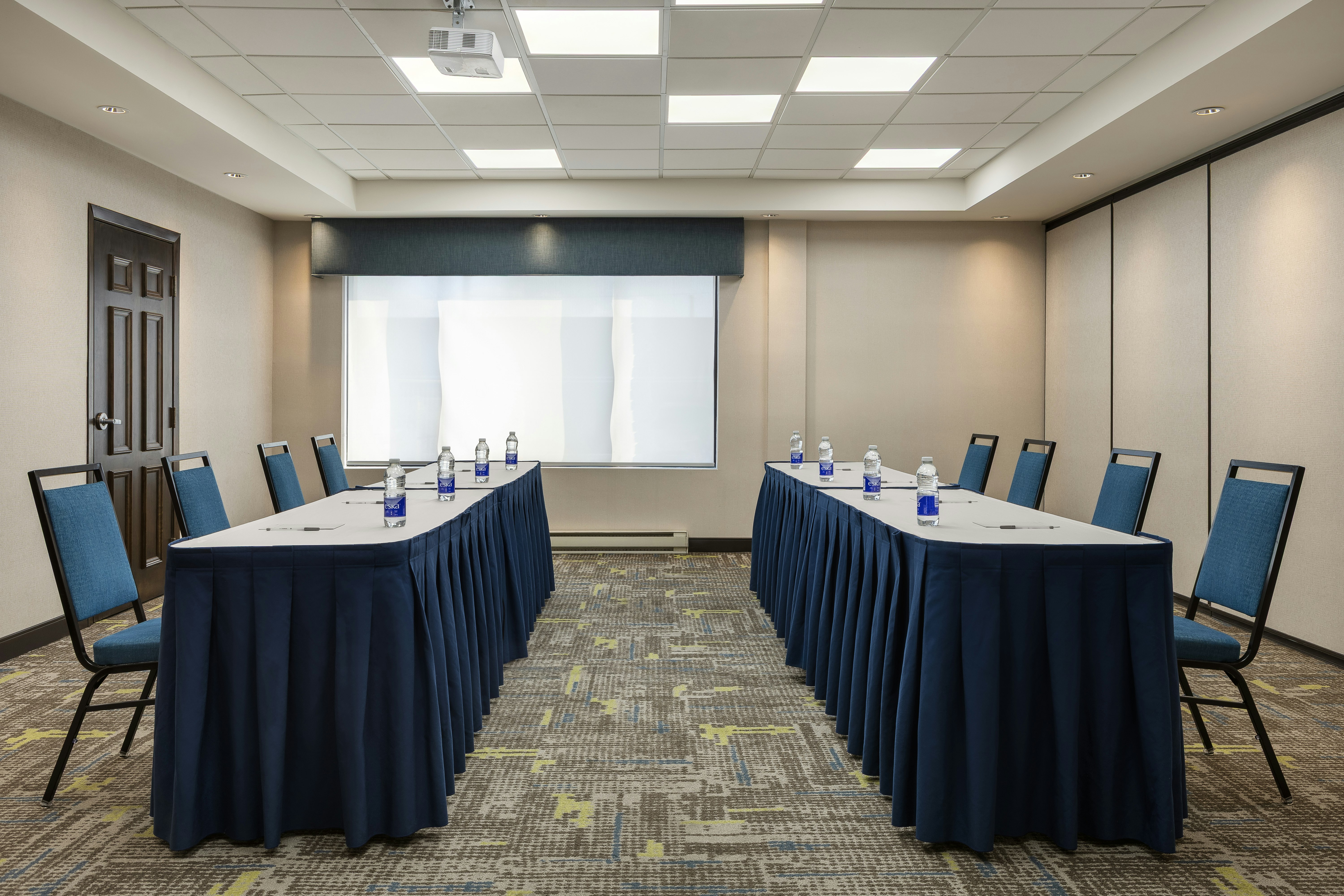 Hampton Inn and Suites by Hilton Montreal Dorval 17/23