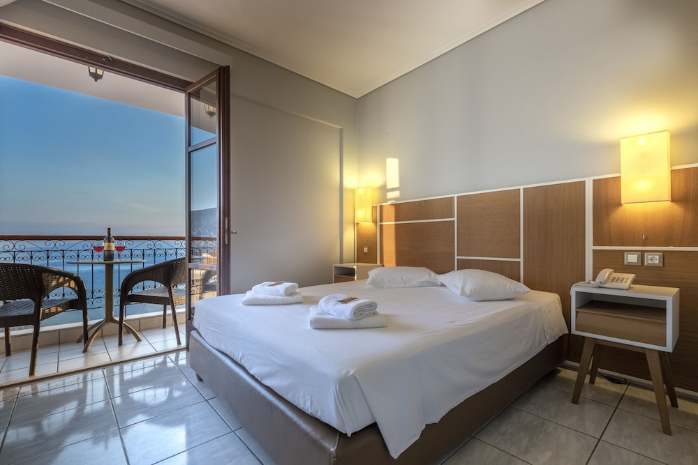 Fedriades Hotel 23/77