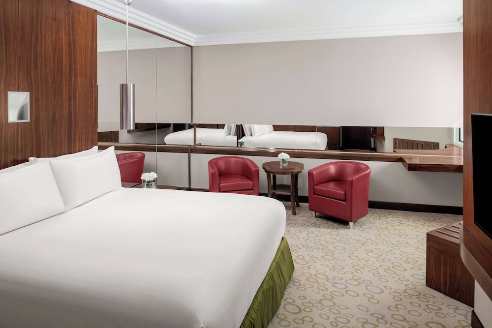 كراون بلازا الرياض منهال(Radisson Blu Hotel and Convention Center, Riyadh Minhal) 11/67