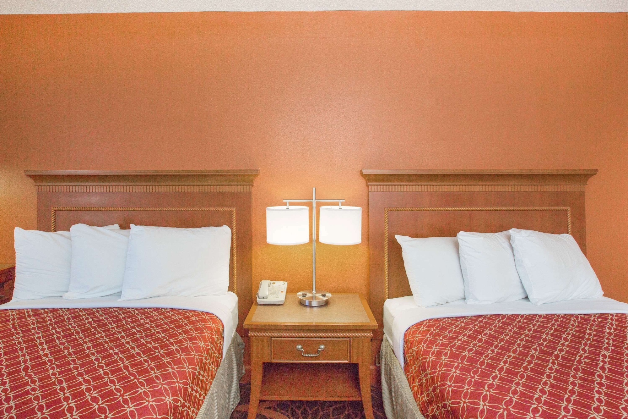 غرفة بسريرين مزدوجين، Super 8 by Wyndham Myrtle Beach/Market Common Area 5/9