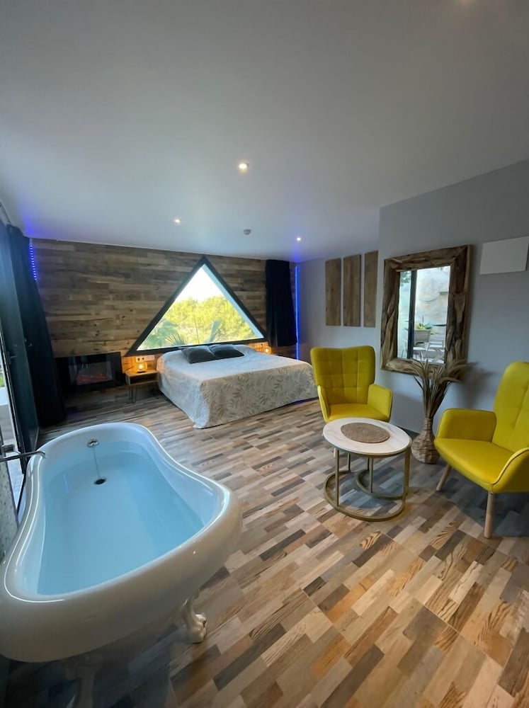 Tropical, Suite, Queen Bed