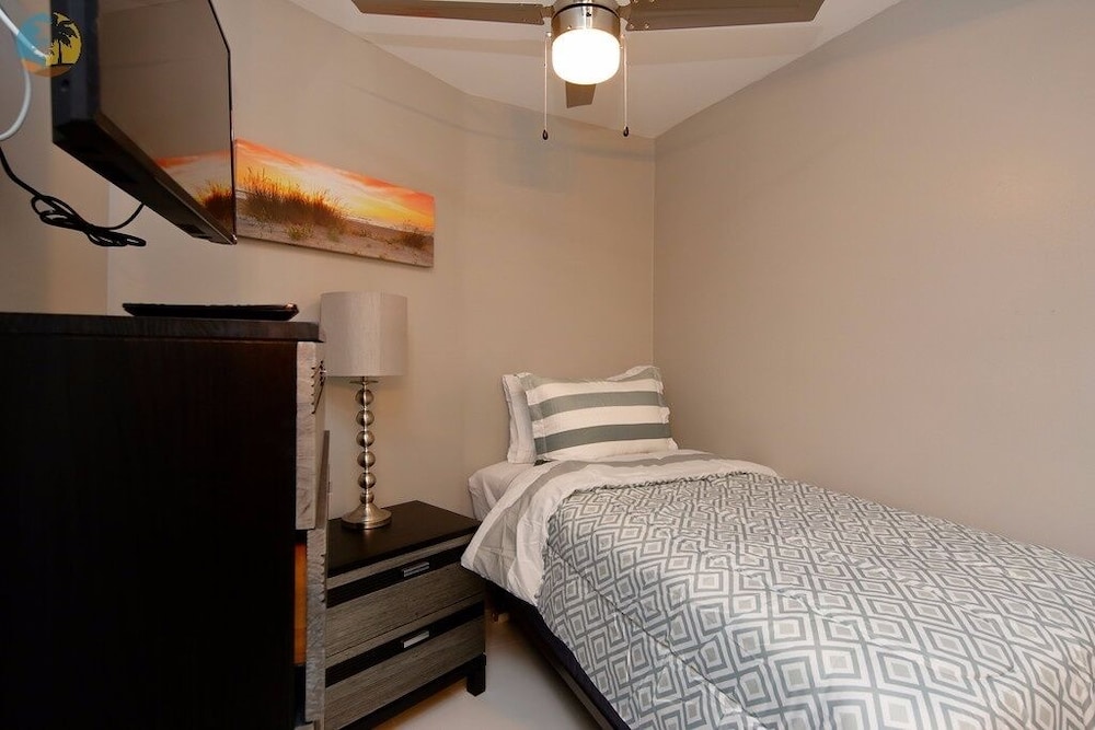 The Alexander All Suite Oceanfront Resort 33/50