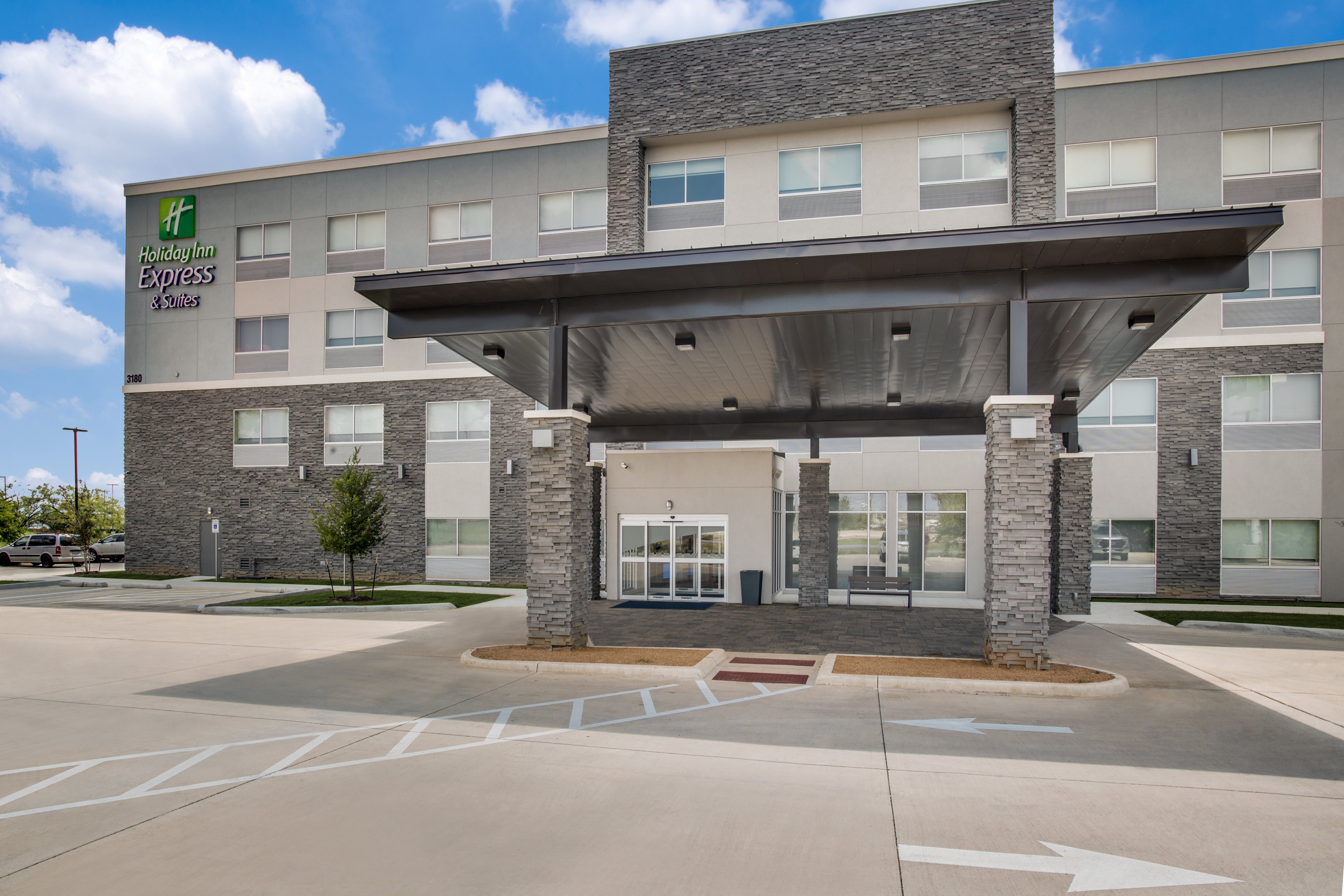 Holiday Inn Express and Suites Denton South 10/71