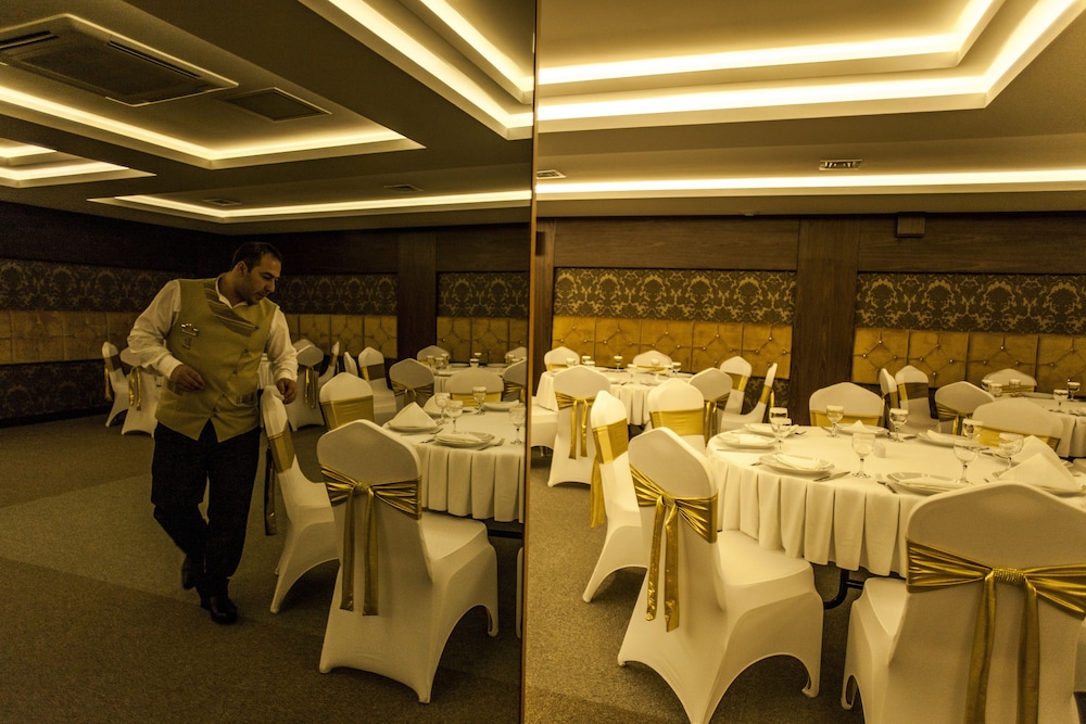 LIV SUIT HOTEL 47/58