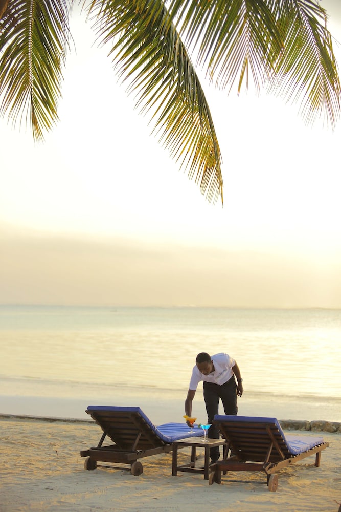 Sultan Sands Island Resort & Spa 67/69