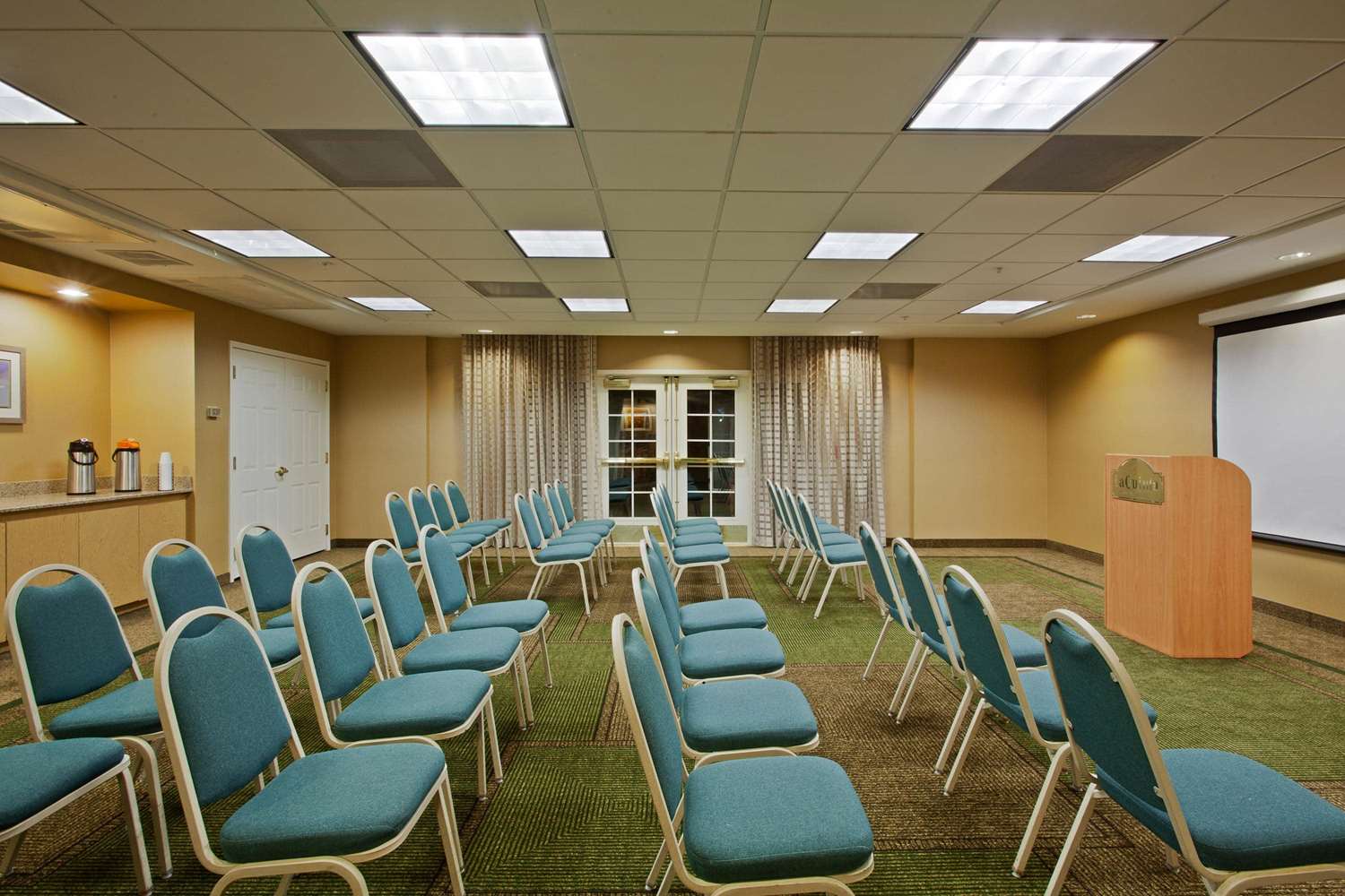 La Quinta Inn & Suites by Wyndham USF (Near Busch Gardens) 44/54