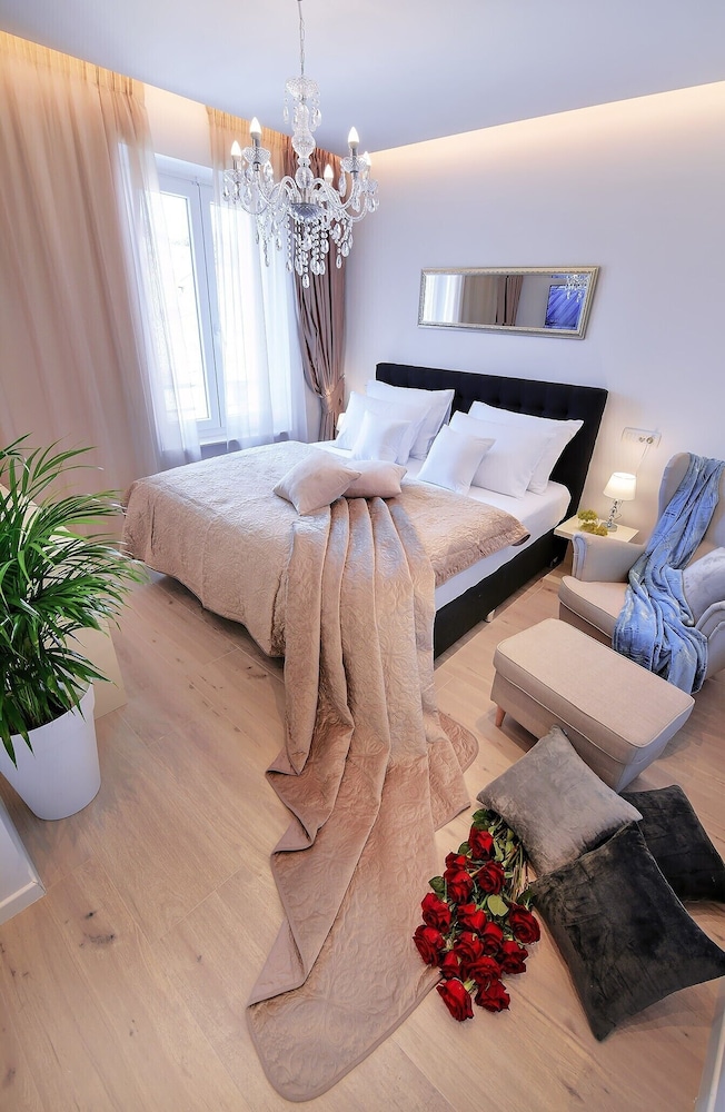 Via Porto Rooms 35/49