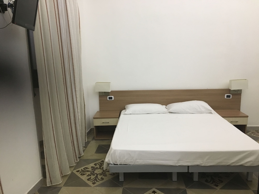 Studio, Kitchenette