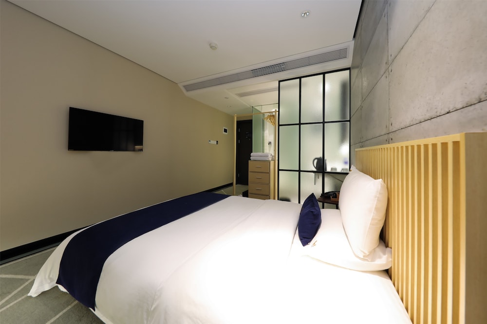 Arrivee Hotel 6/42
