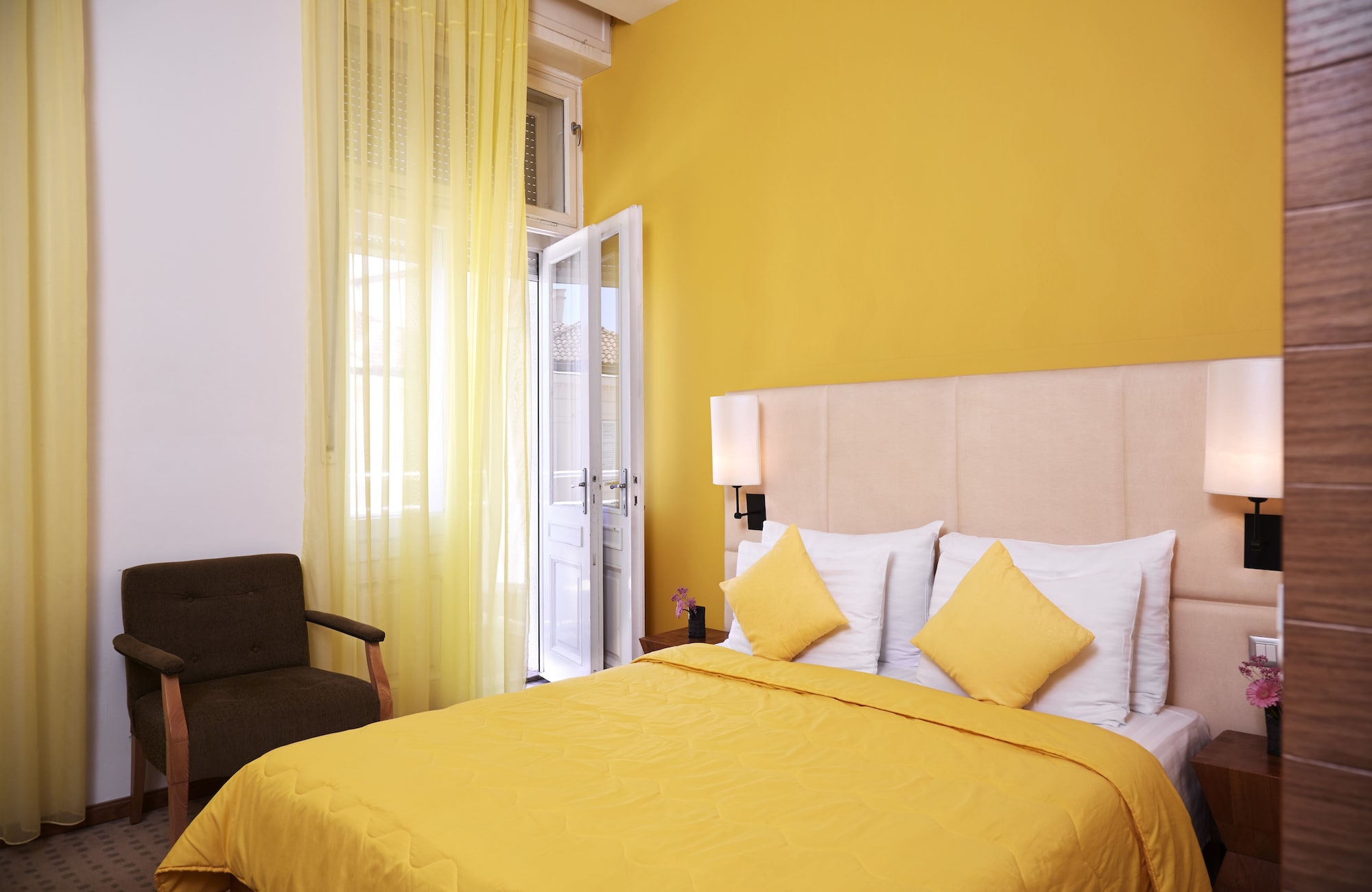 STANDARD, DOUBLE BED, PARTIAL SEA VIEW