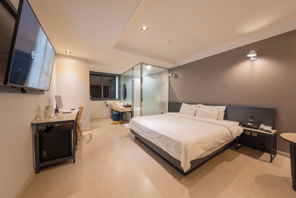 Special W Motel 18/49