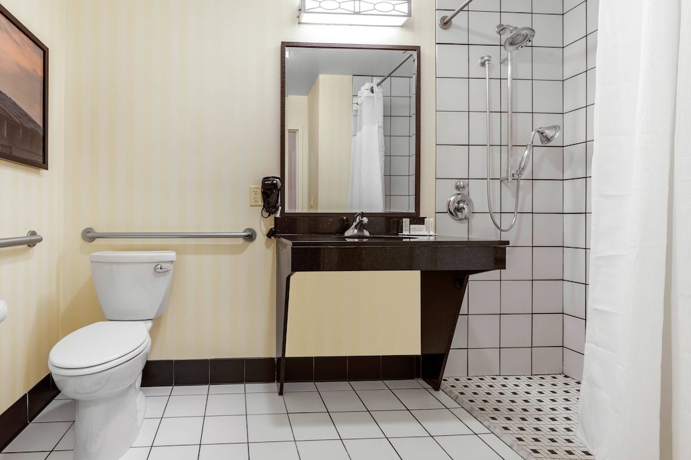 Fairfield Inn Suites Rockford 8/46