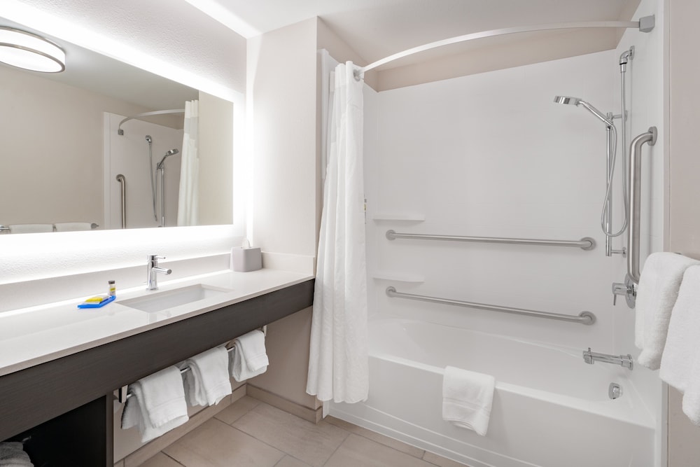 Holiday Inn Express And Suites Trinidad 13/32