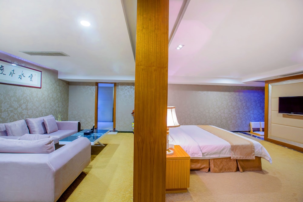 Louis Hotel Zhongshan 33/40