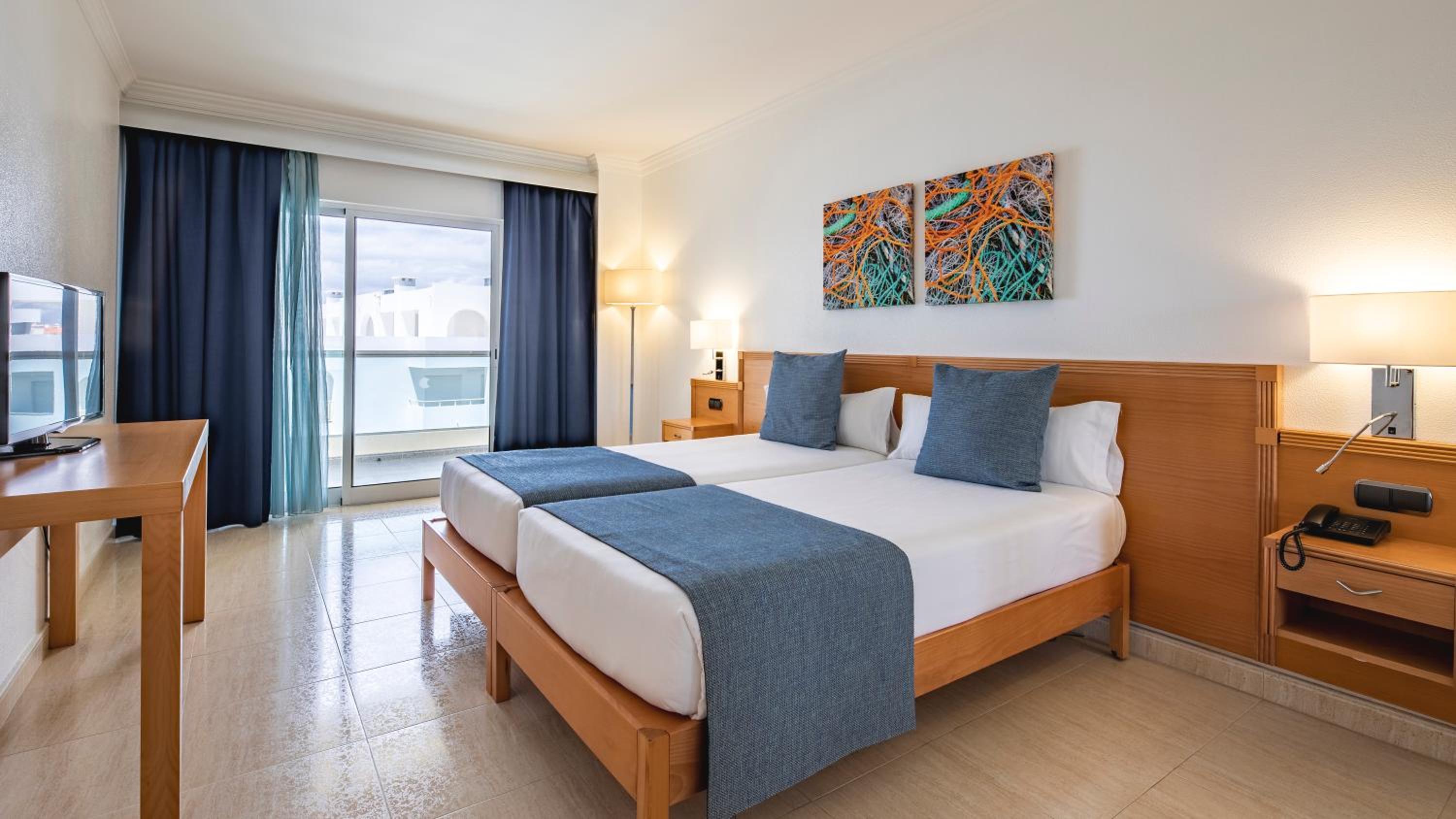 Family, Single Bed, Lateral Side Sea View
