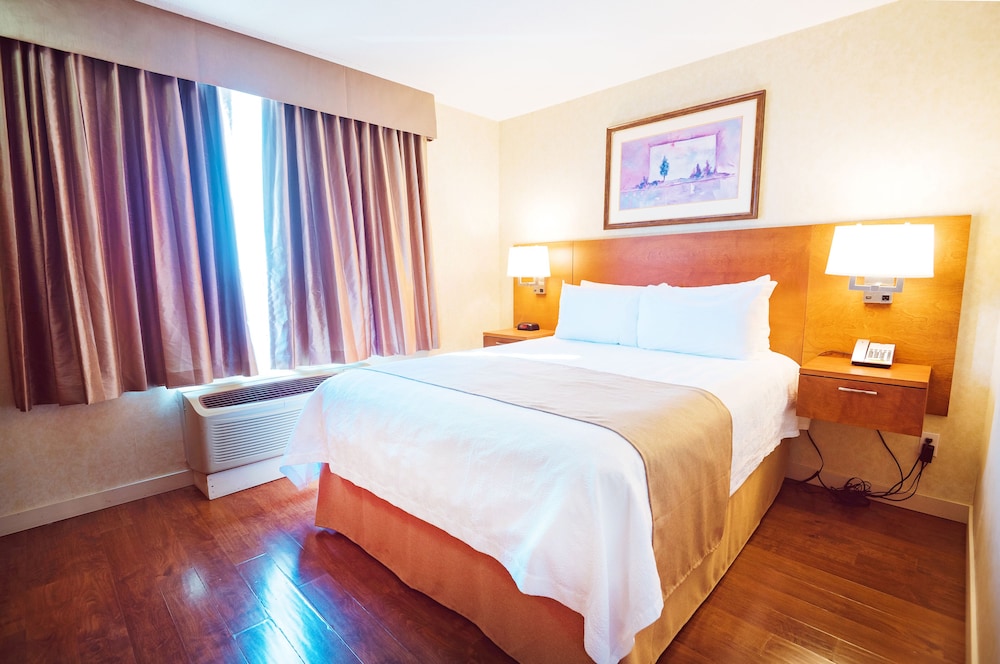 Rosslyn Inn & Suites, SureStay Collection by Best Western 9/48