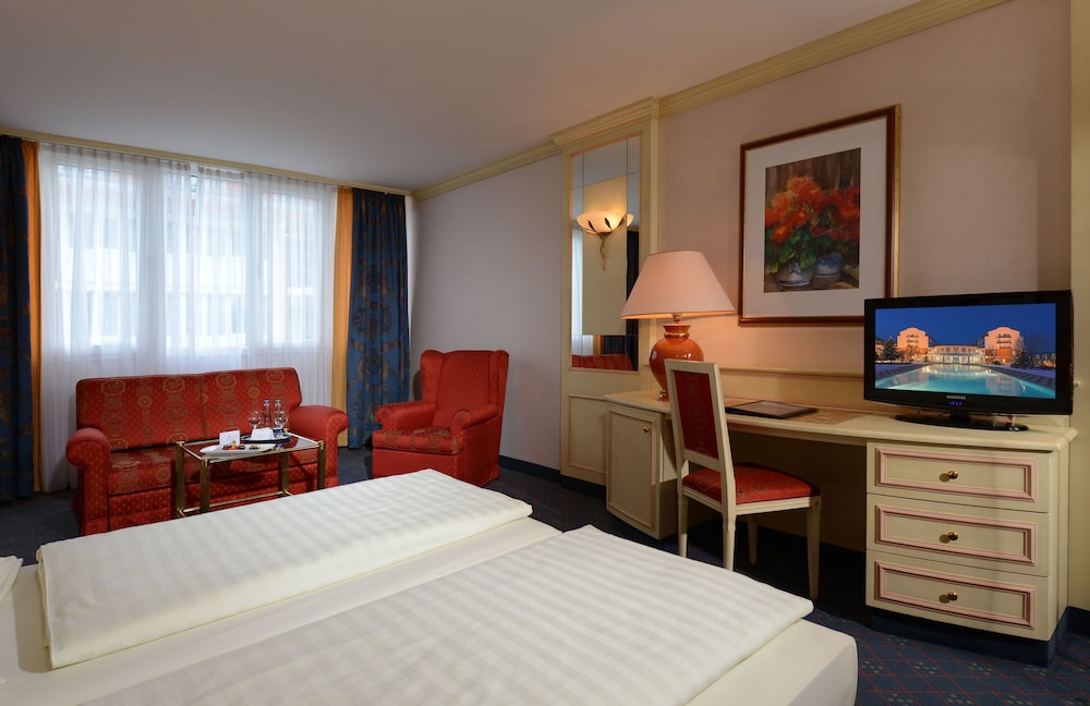 Monarch Hotel 11/68