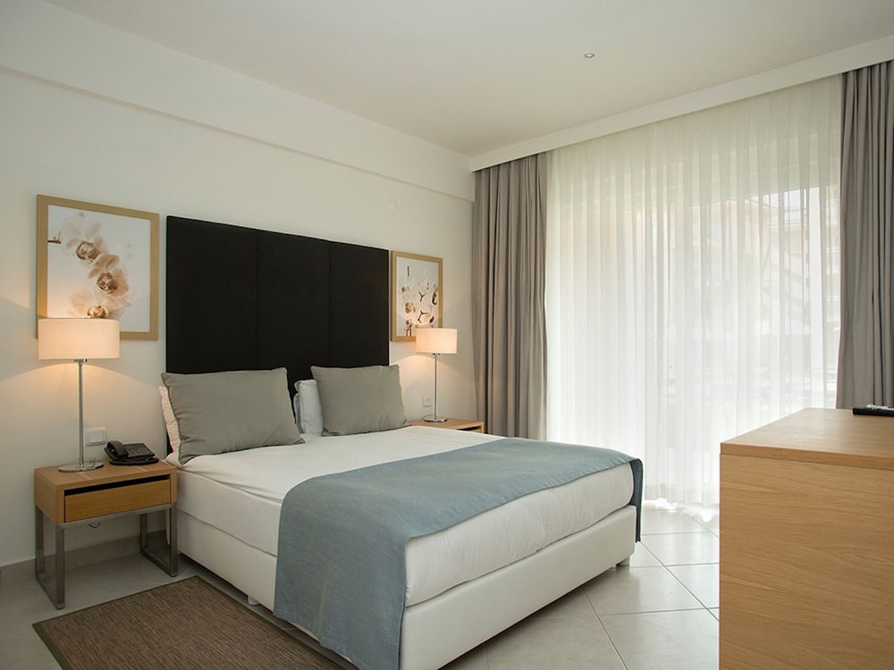 Unique Hotel Residence and Spa 24/57
