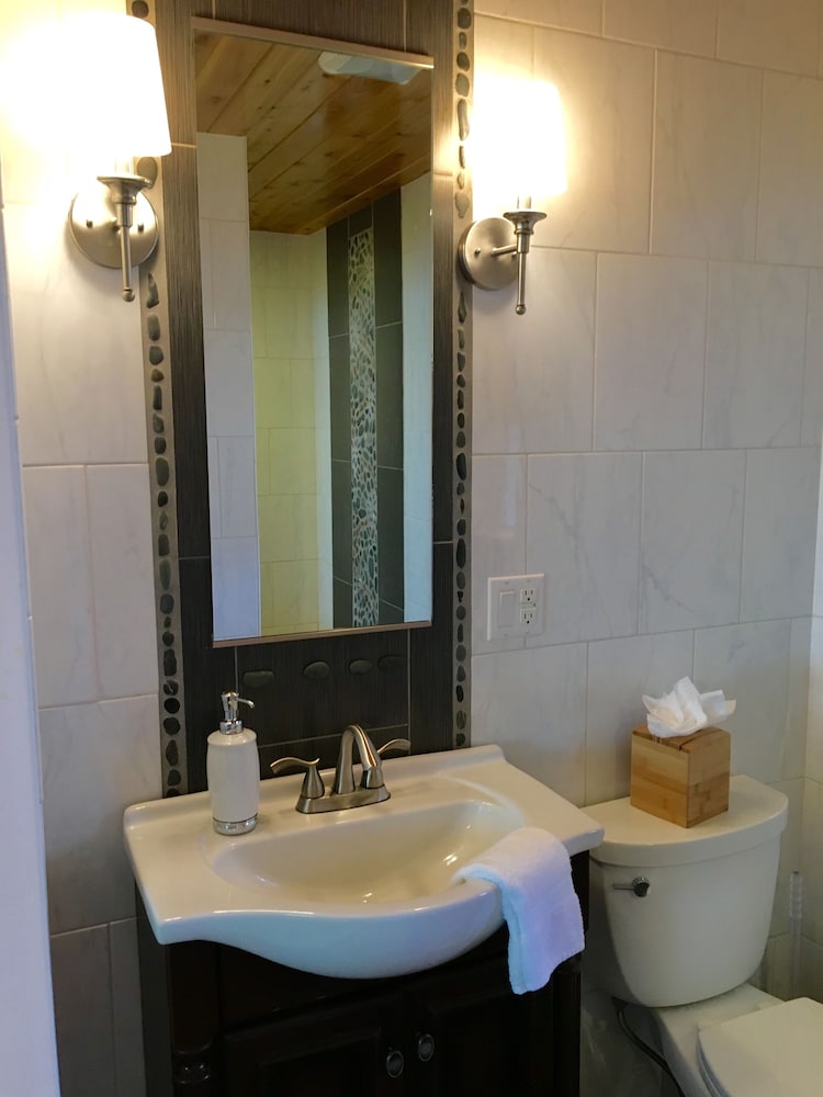 Homer Inn and Spa 46/50
