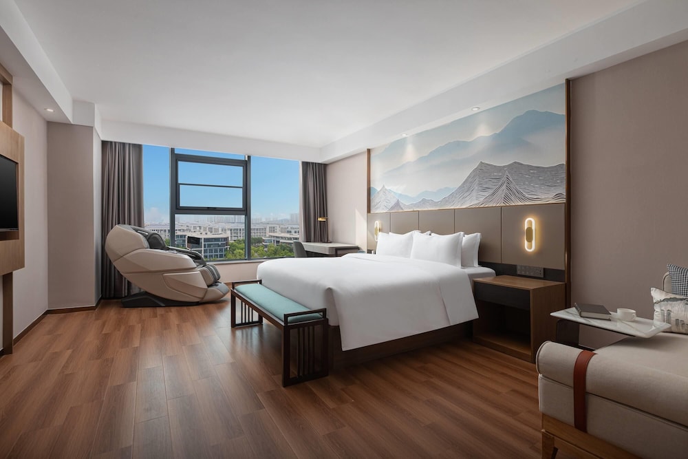 Smart, Executive, Suite, King Bed, Lake View