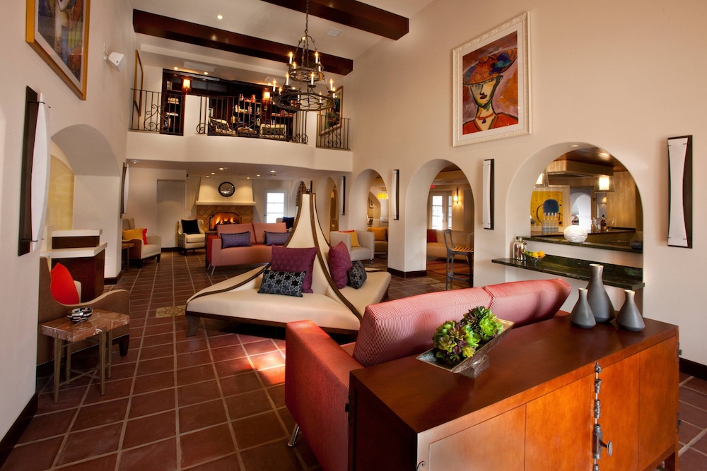 TRIADA PALM SPRINGS AUTOGRAPH COLLECTION 24/35